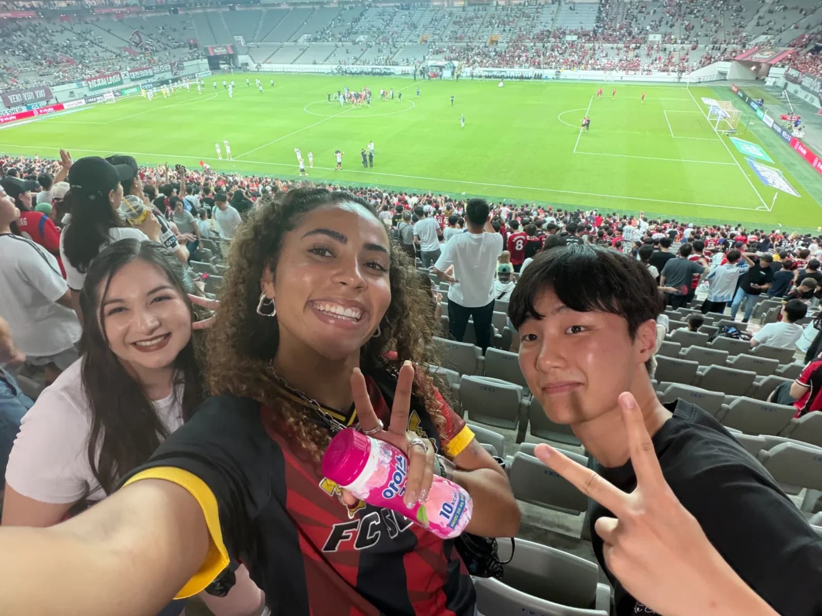 Kリーグの試合で一緒に過ごしたゲストとバディ