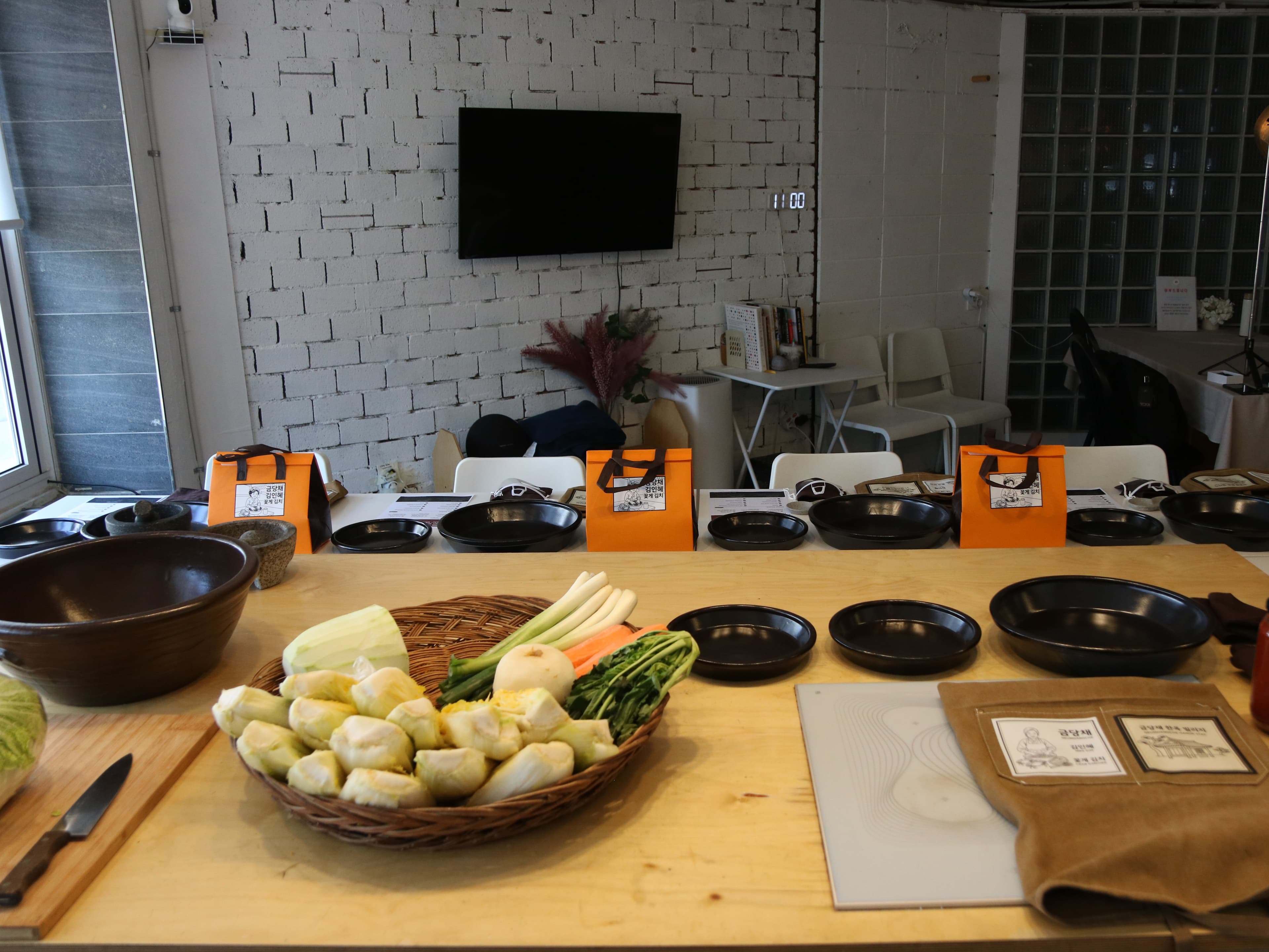 3. Move to the Cooking Studio (15 min)